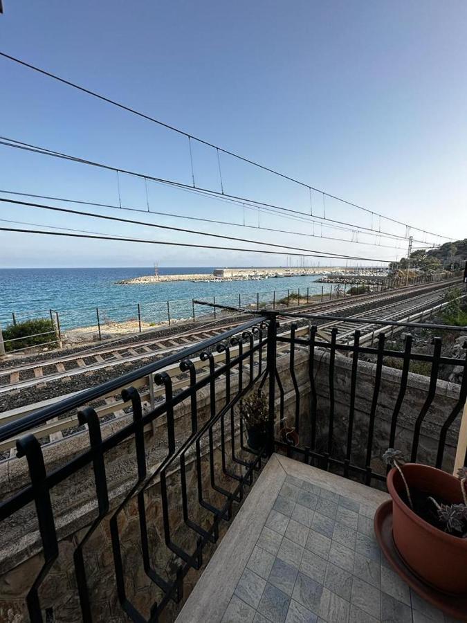 La Via Sul Mare Apartment บอร์ดิเกรา ภายนอก รูปภาพ