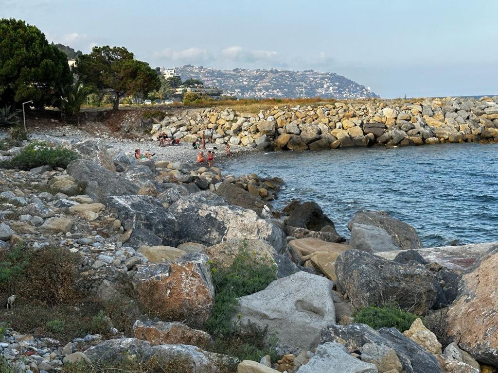 La Via Sul Mare Apartment บอร์ดิเกรา ภายนอก รูปภาพ